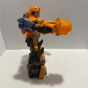 Transformers Robo Power Revving Robots “Bumblebee”